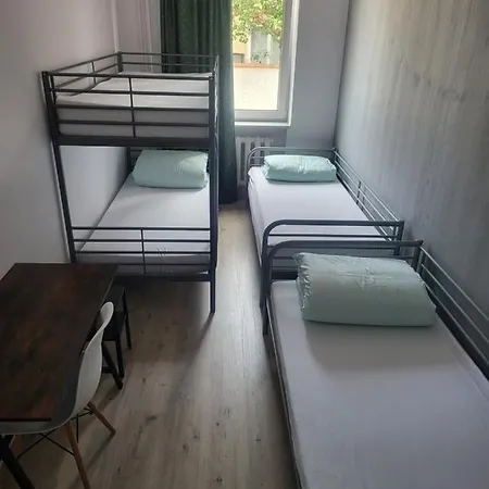 Rooms4rest Wiertnicza - Private For Tourists بيت شباب *