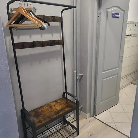 Rooms4rest Wiertnicza - Private For Tourists بيت شباب