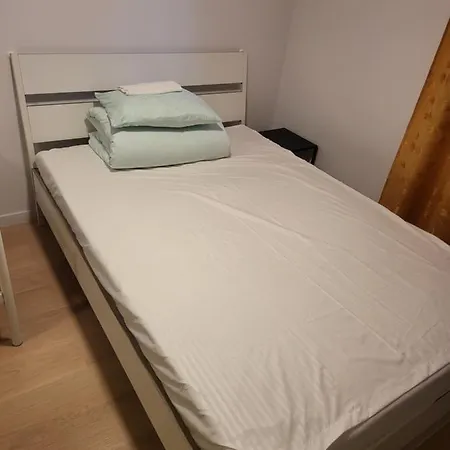 Rooms4rest Wiertnicza - Private For Tourists بيت شباب *